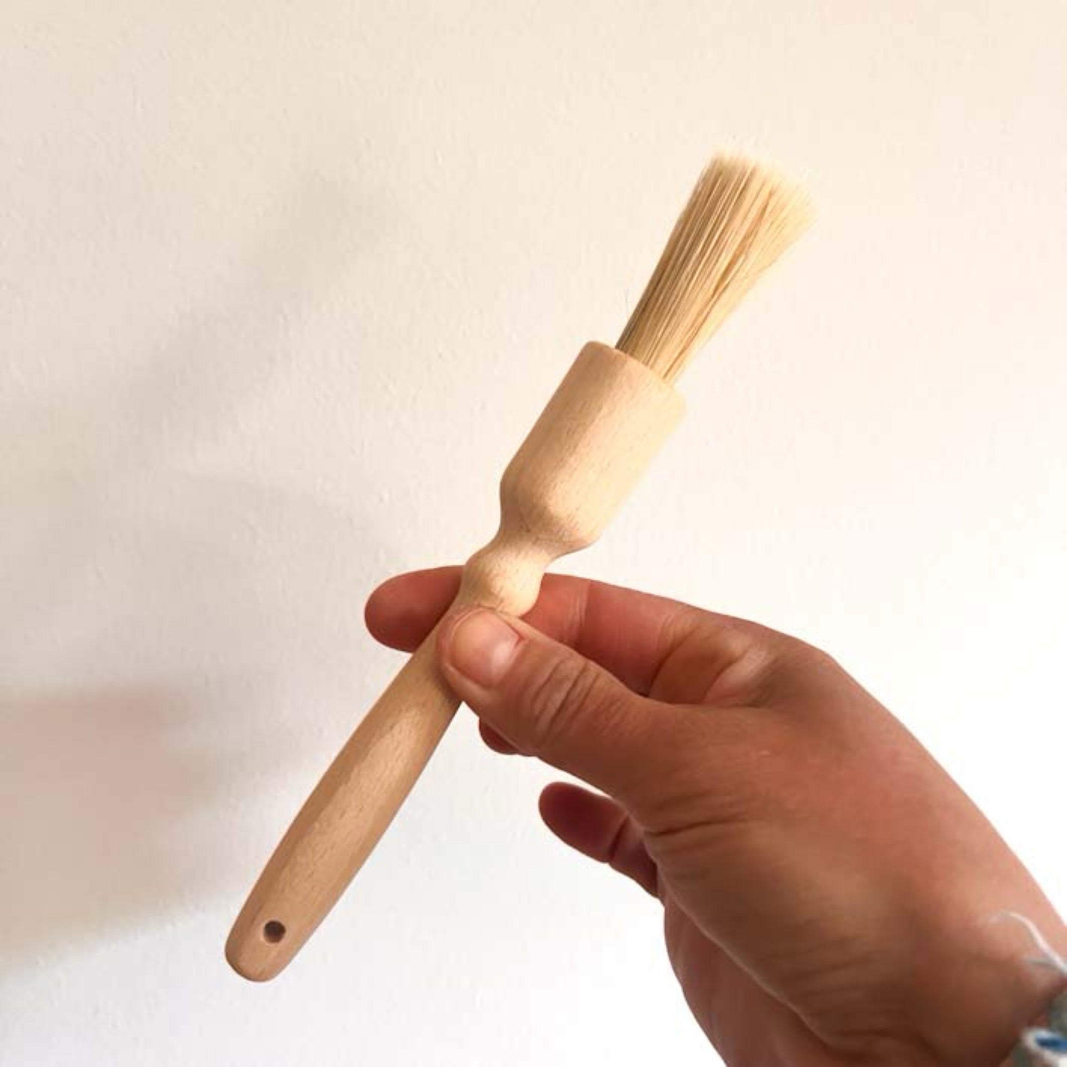 Round Cooking Brush in Beechwood