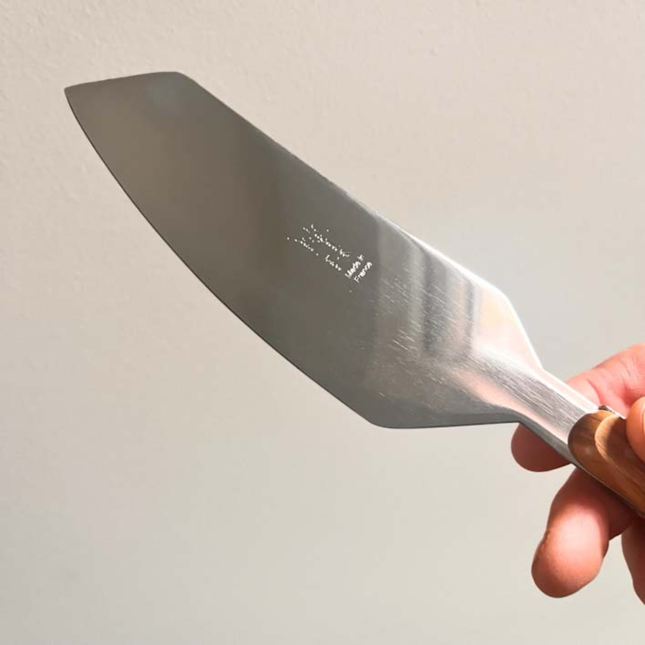 Laguiole Cake Server – Olive Wood Handle