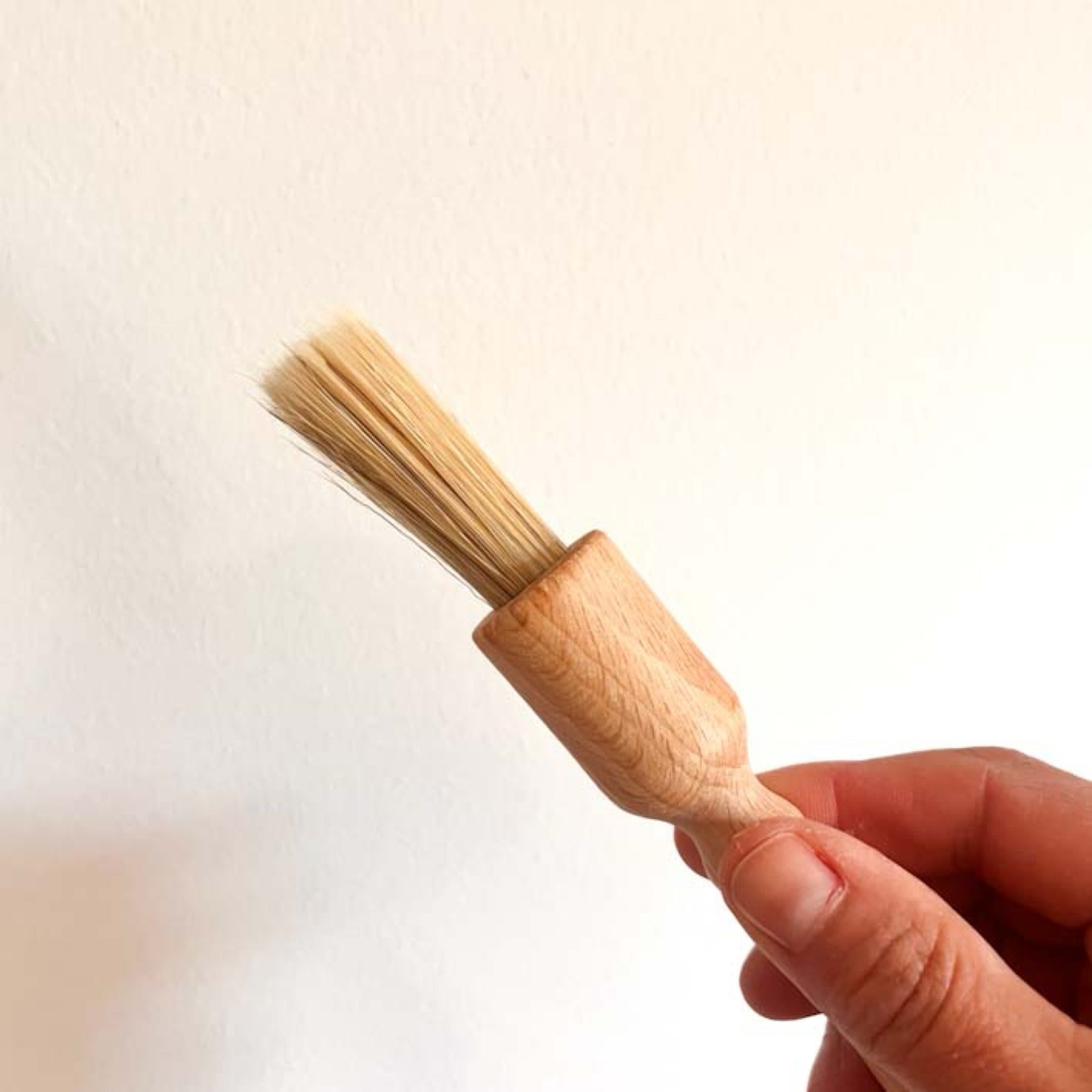 Round Cooking Brush in Beechwood