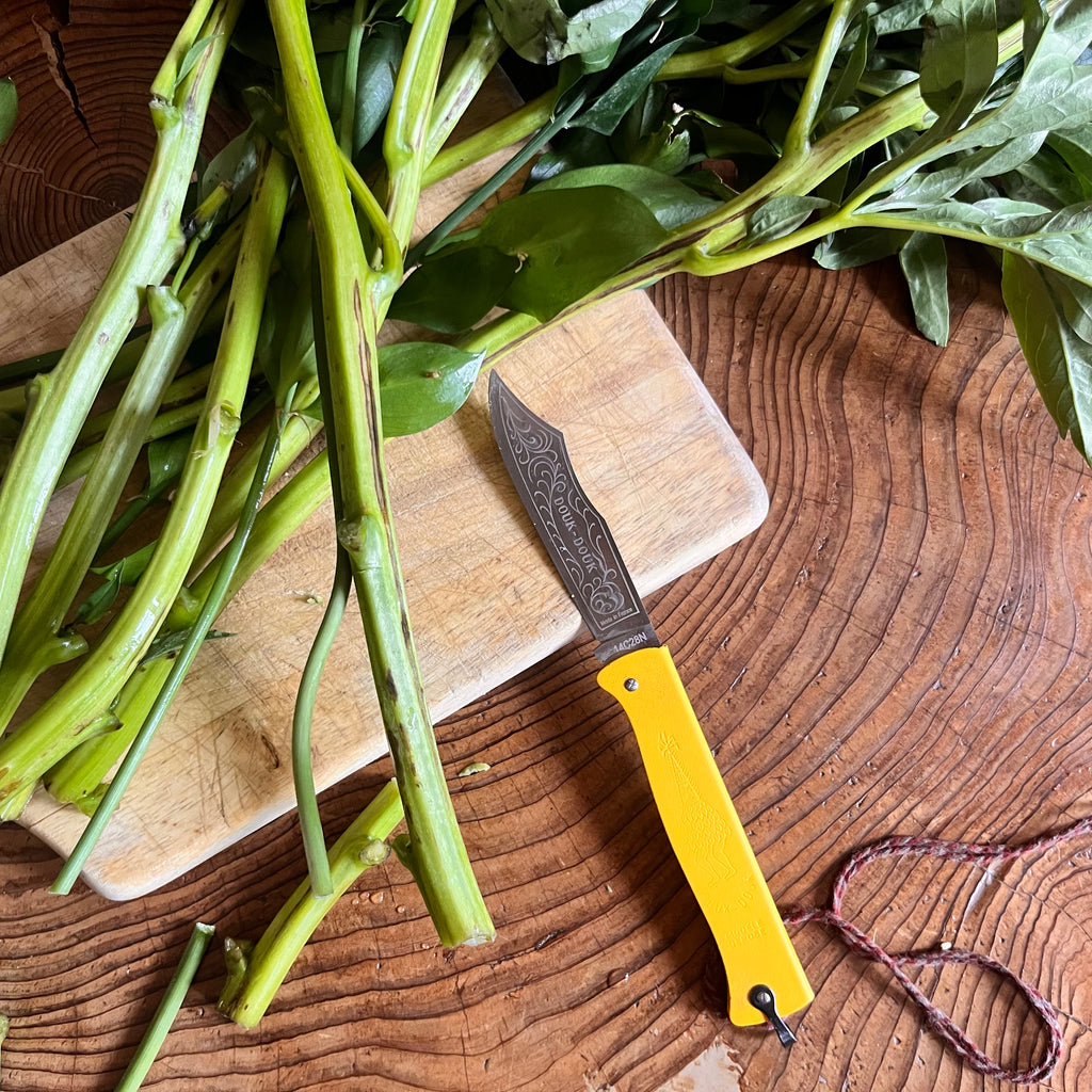 Douk-Douk Pocket Knife Set with sharpening steel and leather sleeve