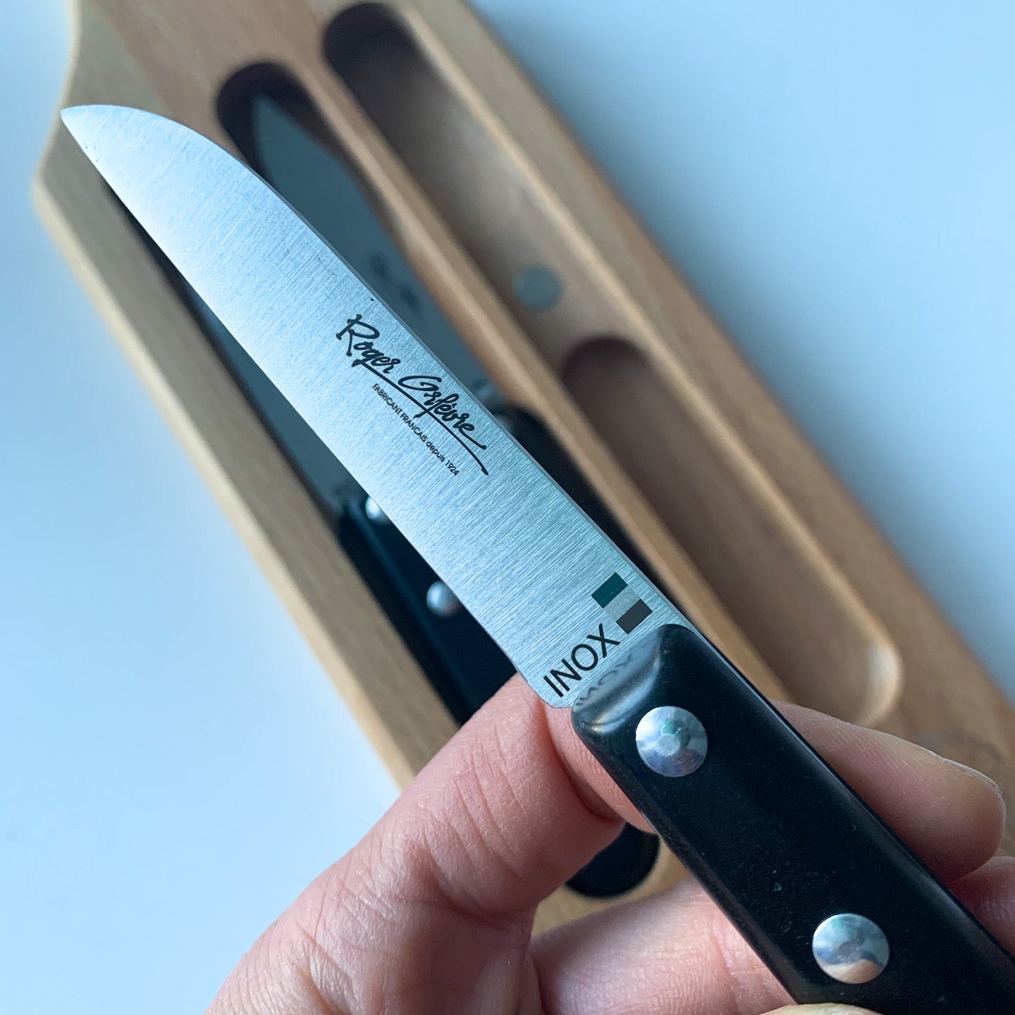 Roger Orfevre Canada Knife Set with Cutting Board Paperstone Couteaux de Rémi Clementine Boutique